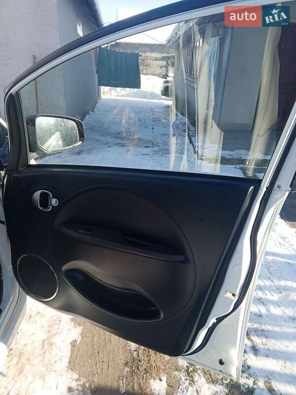 Хэтчбек Citroen C-Zero 2012 в Каменке-Бугской