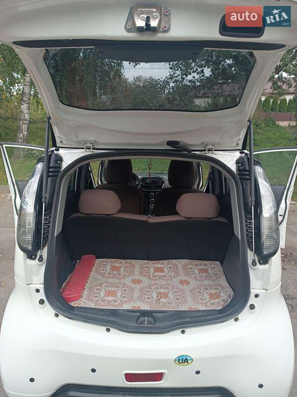 Хетчбек Citroen C-Zero 2011 в Золочеві