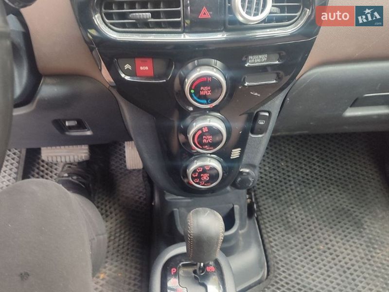 Хетчбек Citroen C-Zero 2011 в Дніпрі