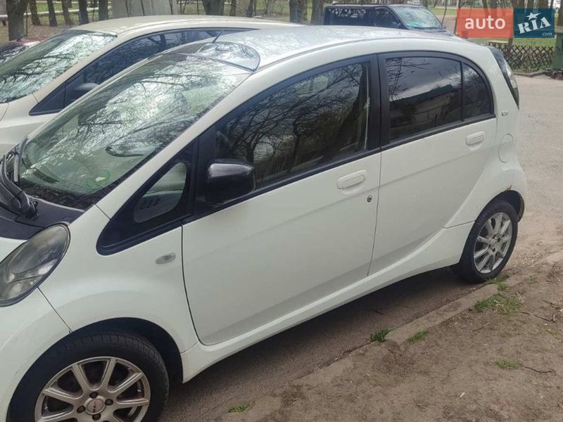 Хетчбек Citroen C-Zero 2011 в Дніпрі