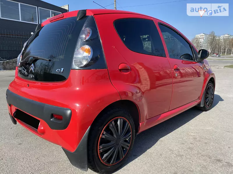 Хетчбек Citroen C1 2012 в 