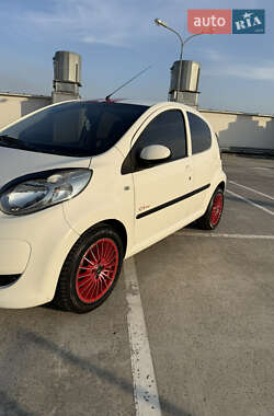 Хэтчбек Citroen C1 2010 в 