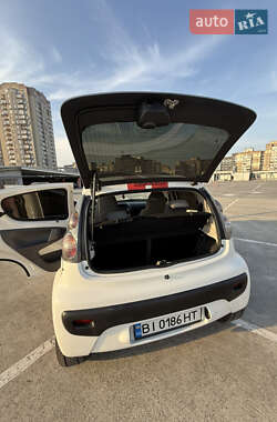 Хэтчбек Citroen C1 2010 в 