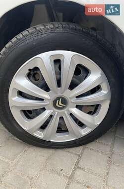 Хэтчбек Citroen C1 2012 в 