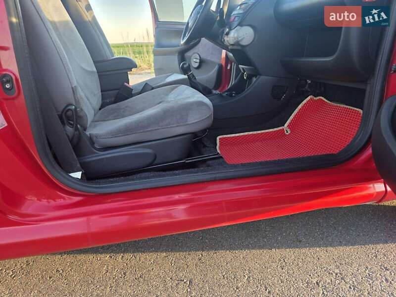 Хэтчбек Citroen C1 2013 в Староконстантинове фото 18 Хэтчбек Citroen C1 2013 в Староконстантинове