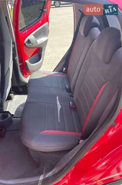 Хэтчбек Citroen C1 2011 в 