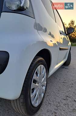 Хэтчбек Citroen C1 2012 в 