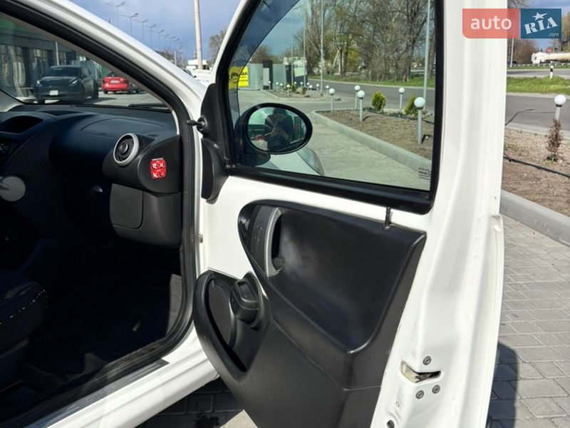 Хетчбек Citroen C1 2013 в Дніпрі