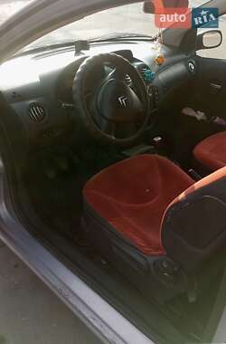 Хэтчбек Citroen C2 2003 в 