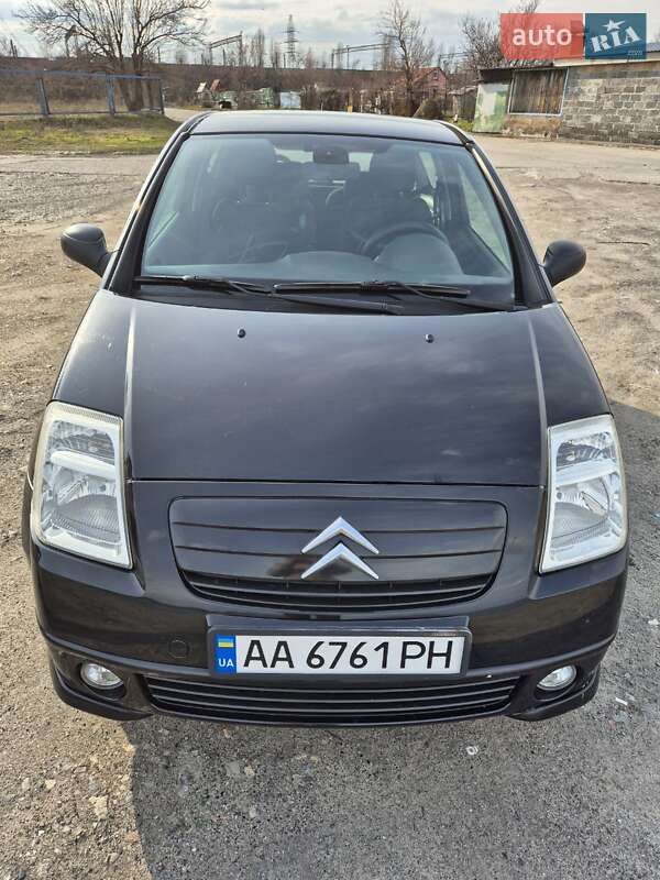 Хэтчбек Citroen C2 2008 в 