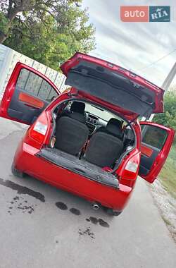 Хэтчбек Citroen C2 2006 в 