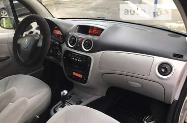 Хэтчбек Citroen C3 2006 в 