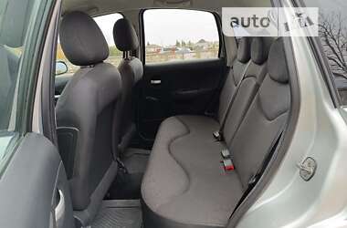 Хэтчбек Citroen C3 2009 в 