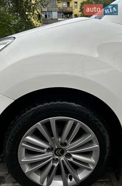 Хэтчбек Citroen C3 2012 в 