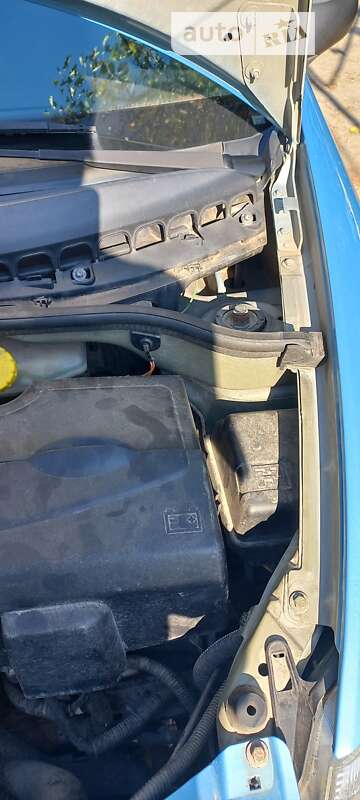 Хэтчбек Citroen C3 2002 в Новой Ушице