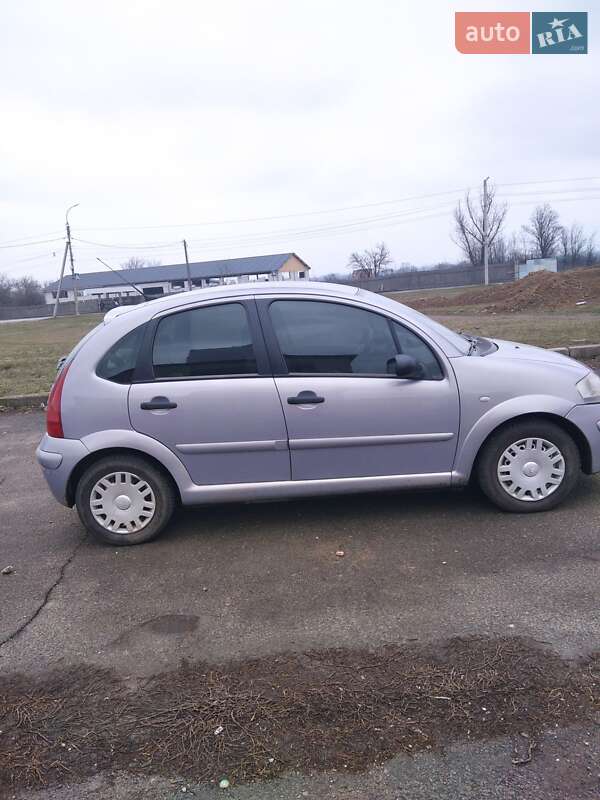 Хэтчбек Citroen C3 2004 в 