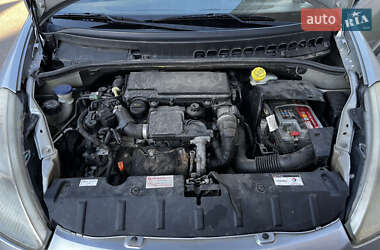 Хэтчбек Citroen C3 2007 в 