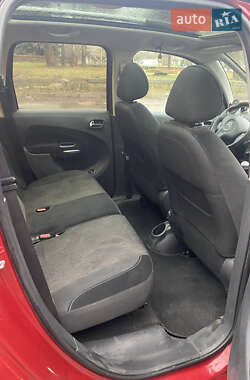 Хэтчбек Citroen C3 2010 в 