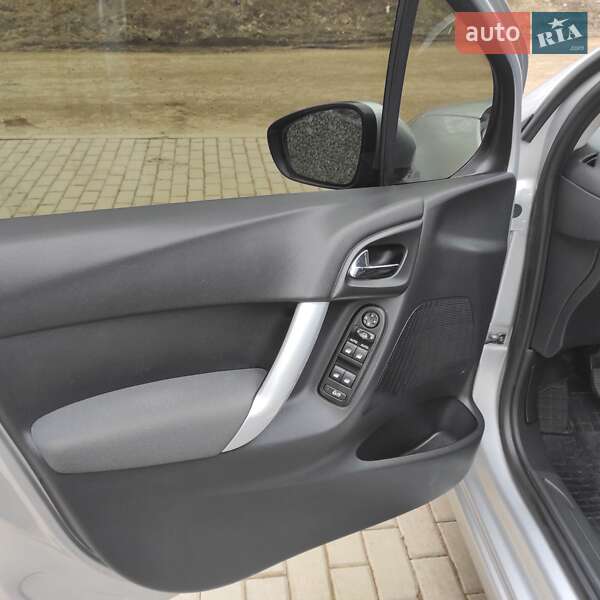 Хэтчбек Citroen C3 2012 в Черновцах