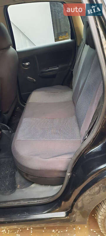 Хетчбек Citroen C3 2006 в Чернівцях