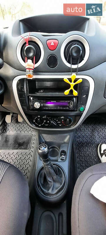 Хетчбек Citroen C3 2006 в Чернівцях