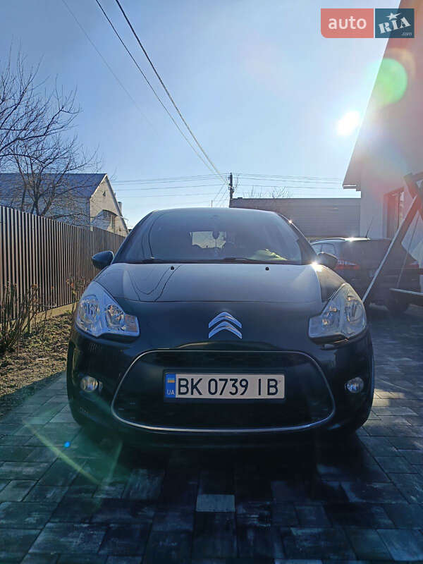 Хэтчбек Citroen C3 2011 в 
