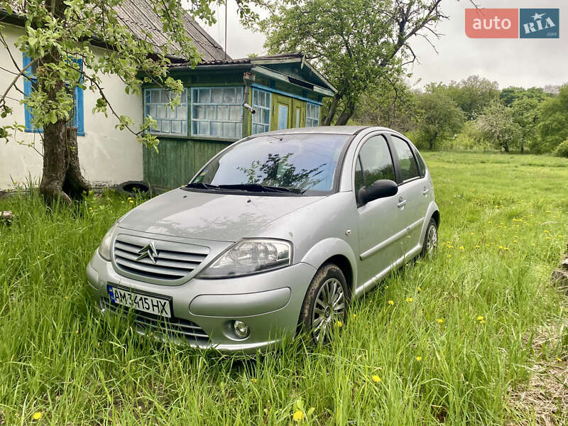 Хэтчбек Citroen C3 2005 в 