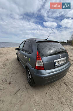 Хэтчбек Citroen C3 2005 в 