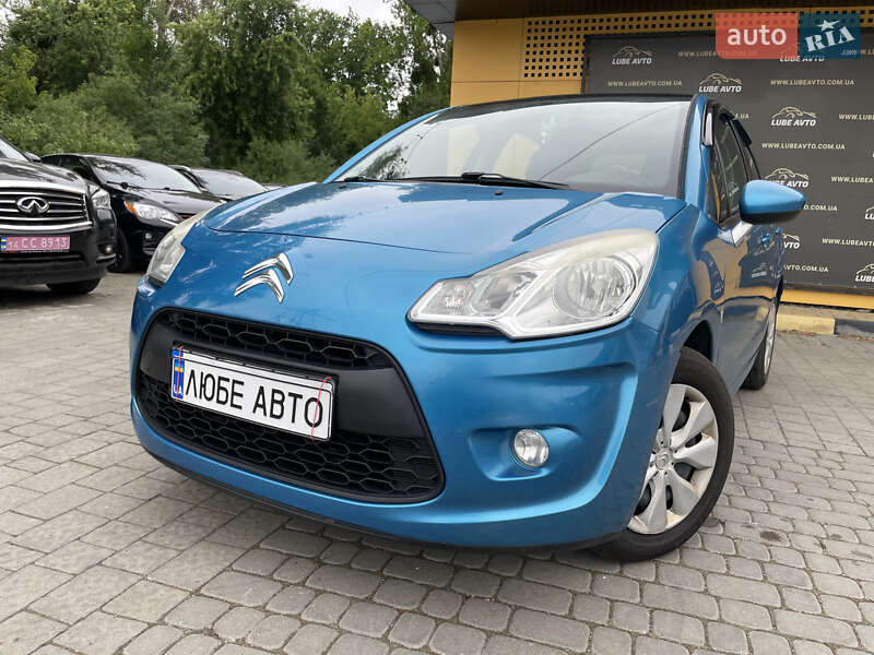Хэтчбек Citroen C3 2010 в 