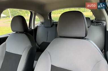 Хэтчбек Citroen C3 2010 в 