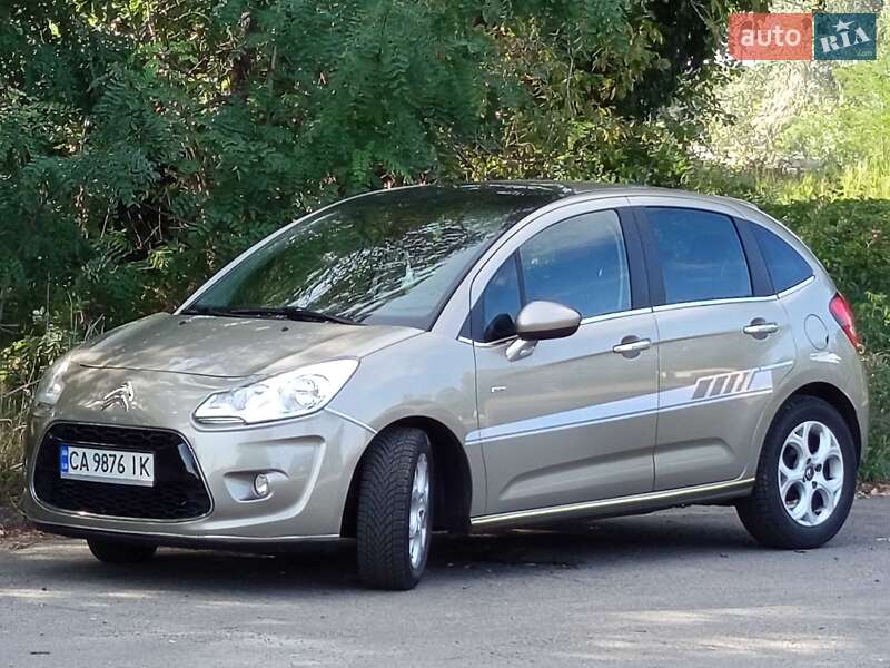 Хэтчбек Citroen C3 2011 в 