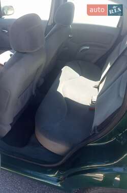 Хэтчбек Citroen C3 2004 в 