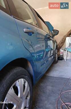 Хэтчбек Citroen C3 2010 в 
