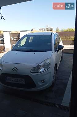 Хэтчбек Citroen C3 2012 в 