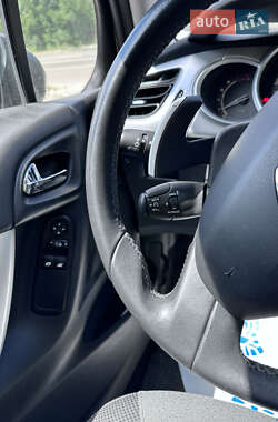 Хэтчбек Citroen C3 2012 в 