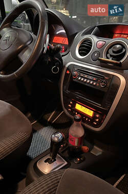 Хэтчбек Citroen C3 2008 в 