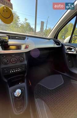 Хэтчбек Citroen C3 2011 в 