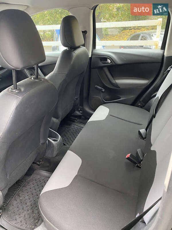 Хэтчбек Citroen C3 2011 в Вишневом