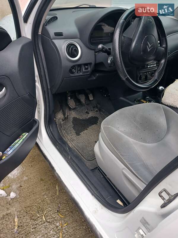 Хетчбек Citroen C3 2007 в Чернівцях