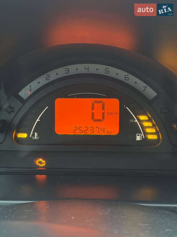 Хэтчбек Citroen C3 2003 в Звягеле