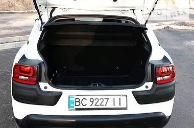 Позашляховик / Кросовер Citroen C4 Cactus 2017 в 