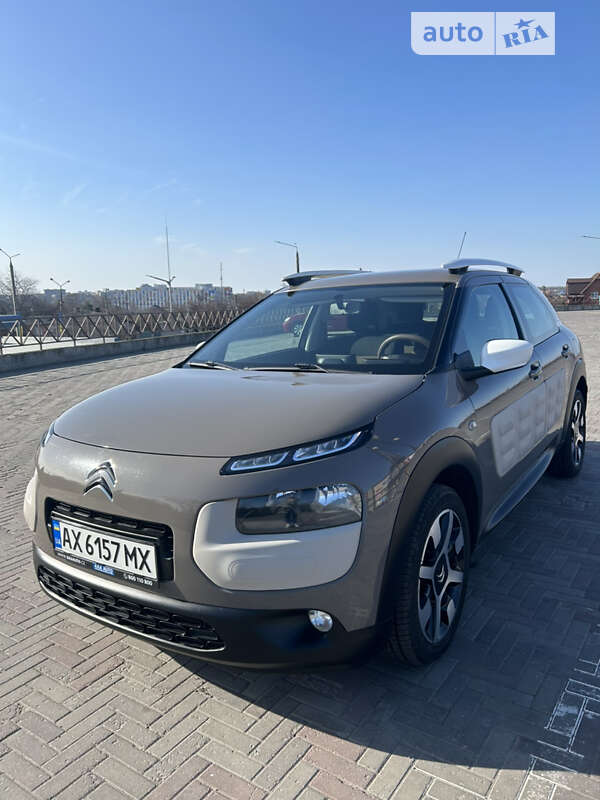 Внедорожник / Кроссовер Citroen C4 Cactus 2014 в 