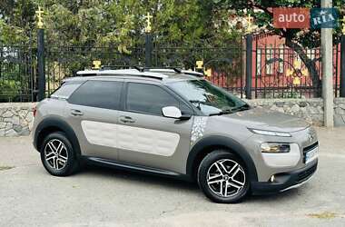 Внедорожник / Кроссовер Citroen C4 Cactus 2016 в 