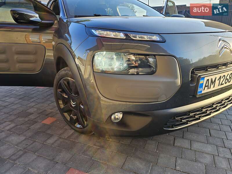 Внедорожник / Кроссовер Citroen C4 Cactus 2015 в 