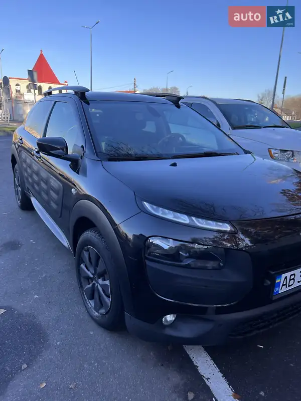 Внедорожник / Кроссовер Citroen C4 Cactus 2015 в 