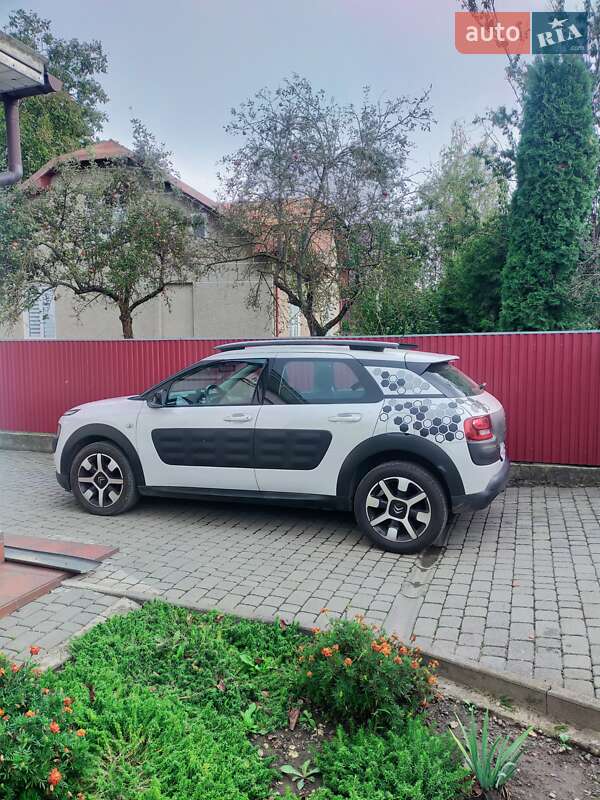 Внедорожник / Кроссовер Citroen C4 Cactus 2015 в Кицмани