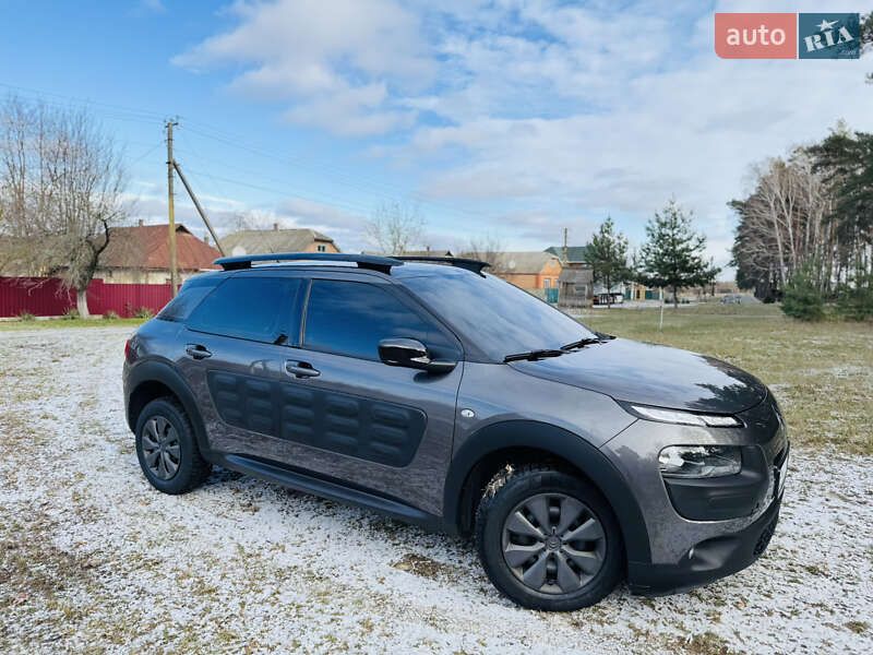 Внедорожник / Кроссовер Citroen C4 Cactus 2017 в Ромнах