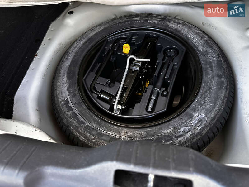 Внедорожник / Кроссовер Citroen C4 Cactus 2015 в Киеве