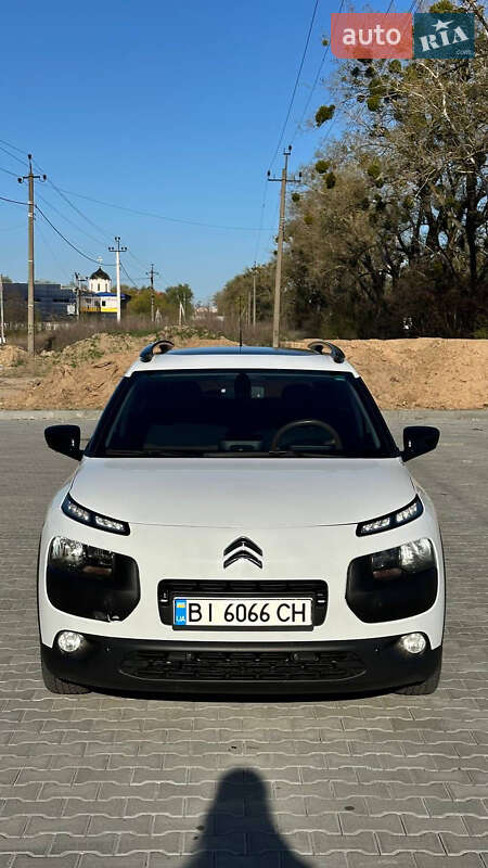 Внедорожник / Кроссовер Citroen C4 Cactus 2016 в 