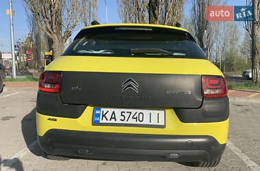 Позашляховик / Кросовер Citroen C4 Cactus 2015 в 